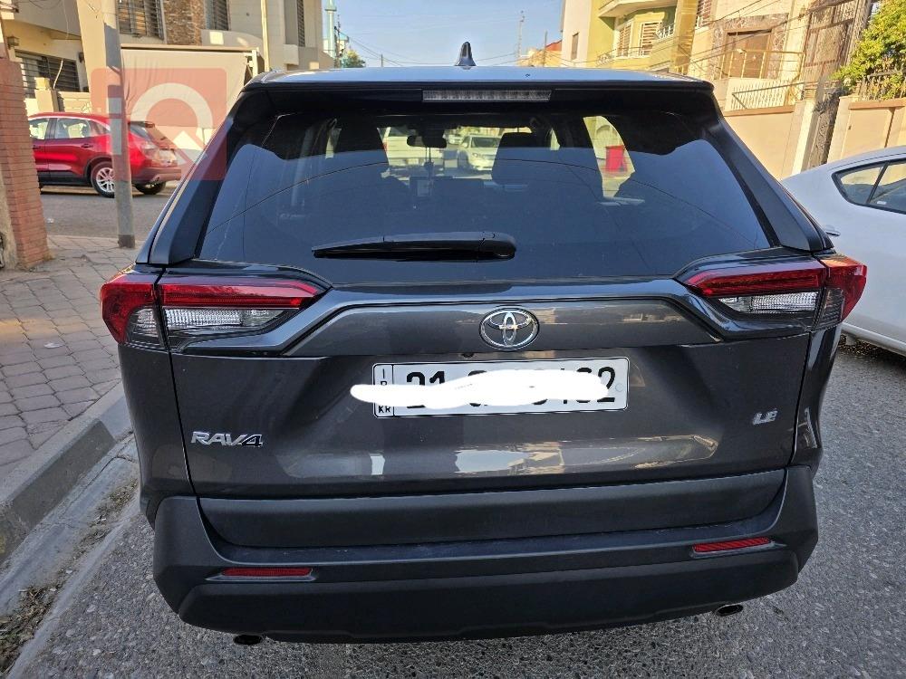 تۆیۆتا ڕاڤ 4